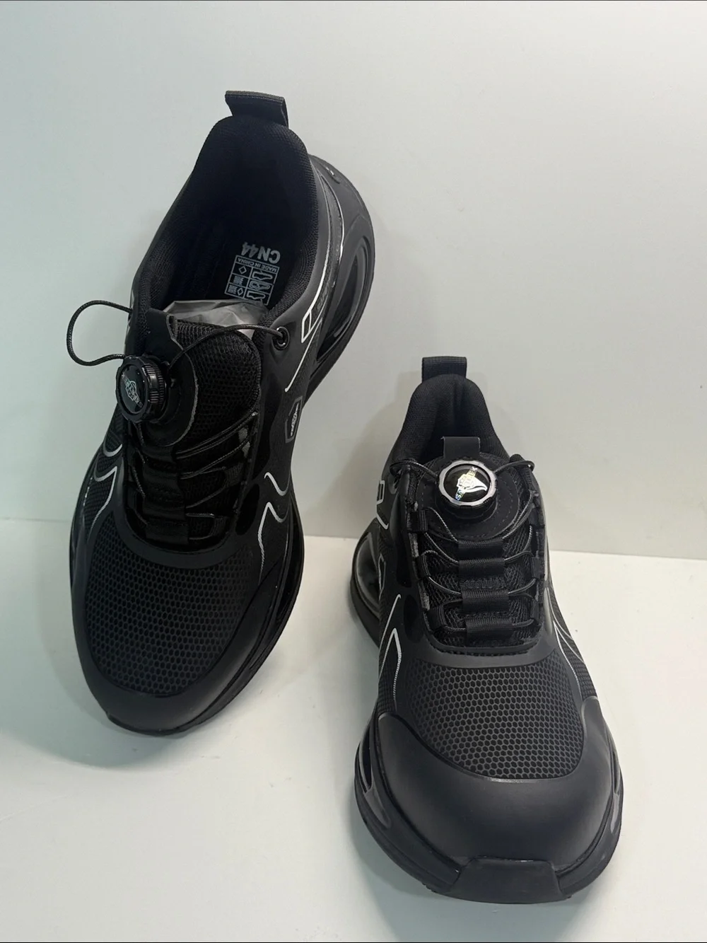 SAFETREK reinforced-toe work shoes.Size 44 It's like a size 11.
